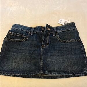 New with tags hollister mini skirt with shorts. Size 0/25